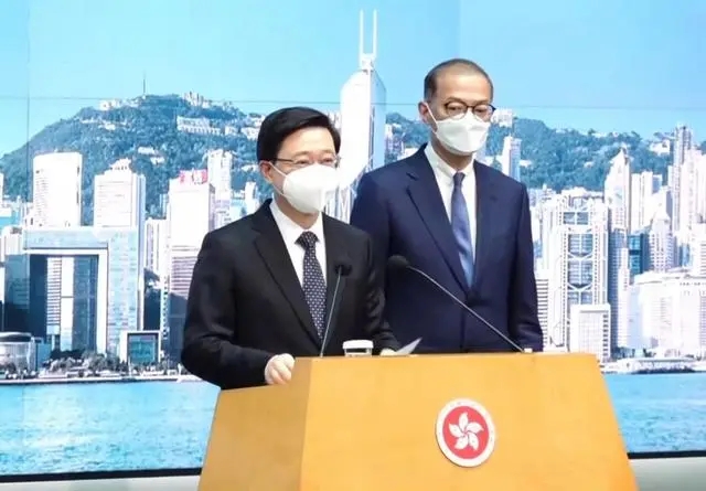 李家超:3月1日起香港全面取消“口罩令”